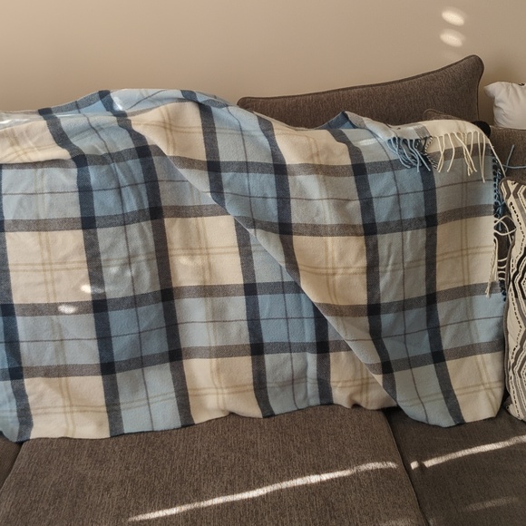 Beautiful scarf, perfect condition. Engraved with a "J". - Picture 3 of 4